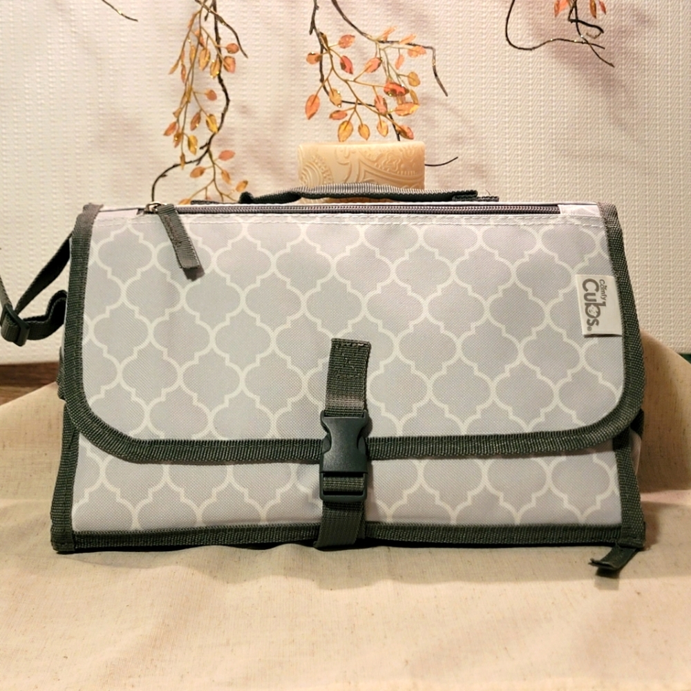 NWOT-Baby Changing Pad Compact Travel Foldout Organizer Pockets Storage …